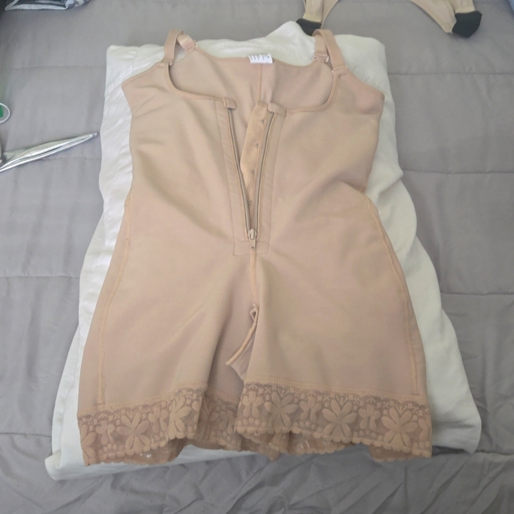 Crotchless body shaper undergarment